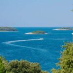 letovanje-istra-porec-plava-laguna-pogled-na-ostrva